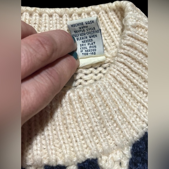 90’s Classic Elements Cream and Navy Knit Top With Shoulder Pads - Picture 5 of 10